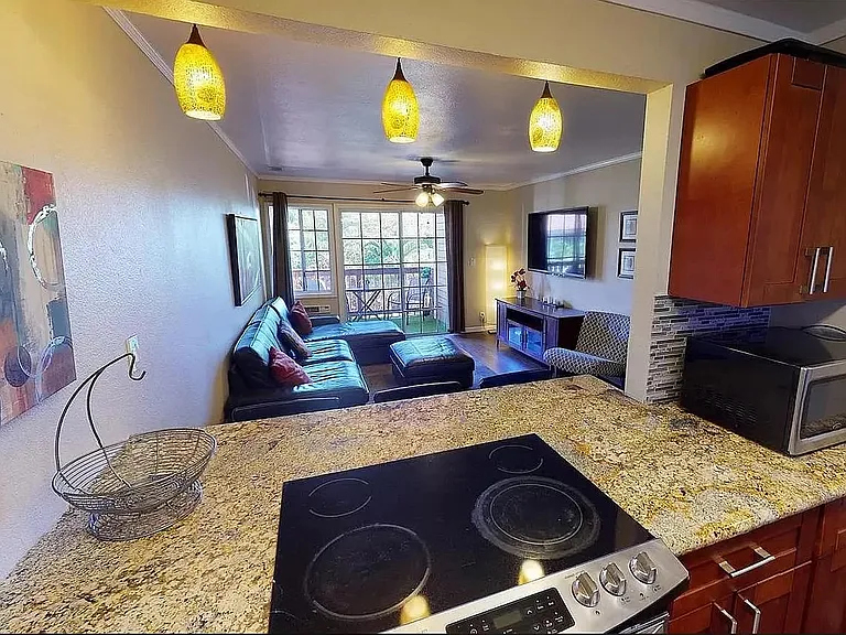 140 Uwapo Rd — Photo 3