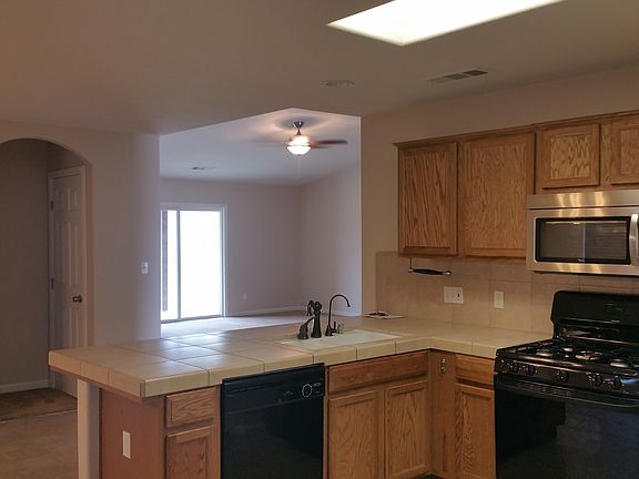 5th image of 4237 E Hillcrest Ave