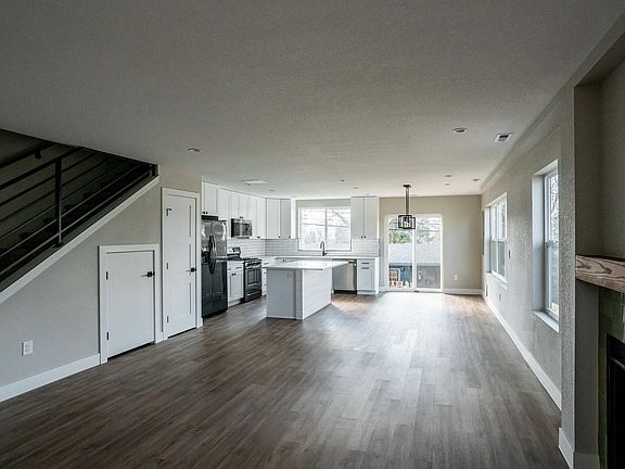 4th image of 2389 S Galapago St