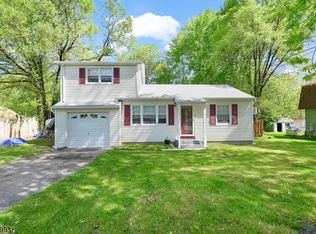 35 Edgecumb Rd, West Milford, NJ 07480