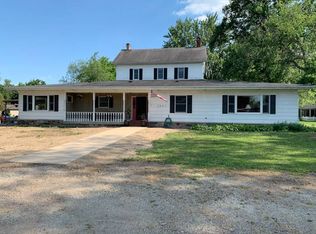 1061 Parkwood Dr, Nappanee, IN 46550