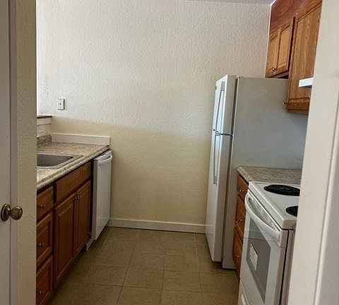 3rd image of 2031 Market Ave Floor 3