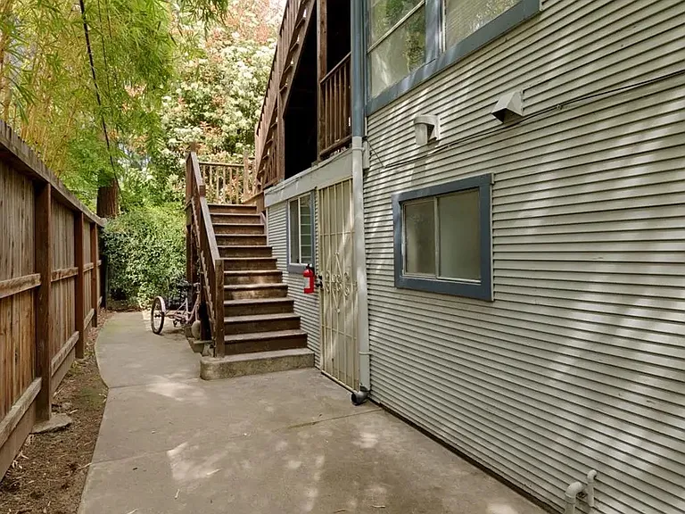 1106 E St #2 — Photo 9