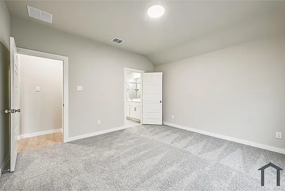 946 Olive Dr — Photo 10
