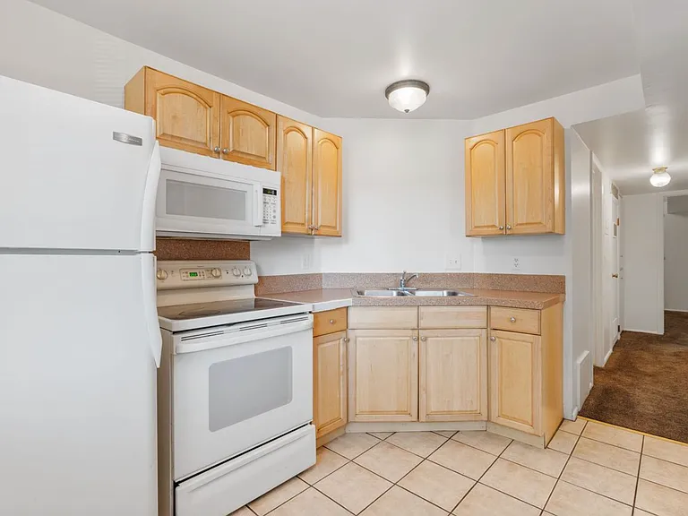 1540 S Roberta St — Photo 5