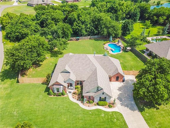 3rd image of 11201 Lerida Ln