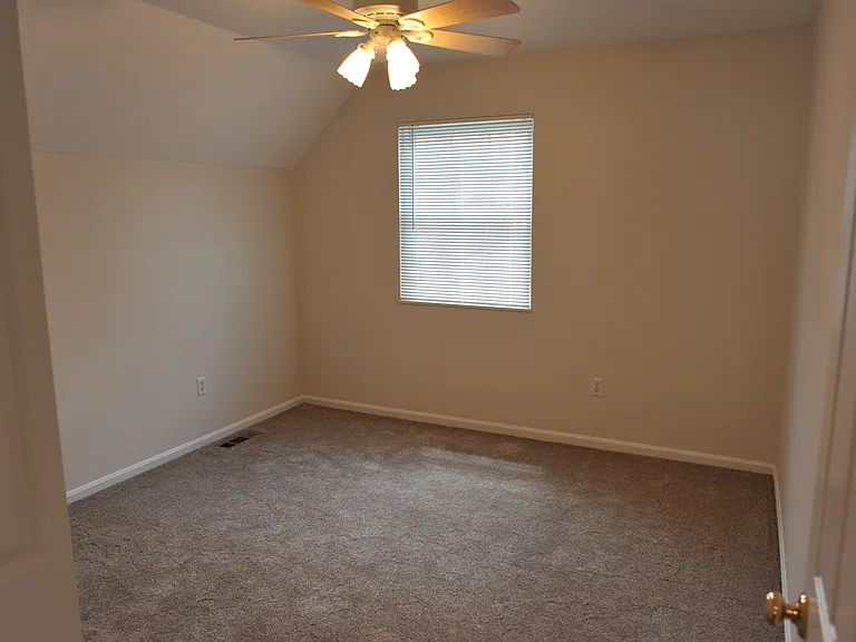 Front upstairs bedroom entry