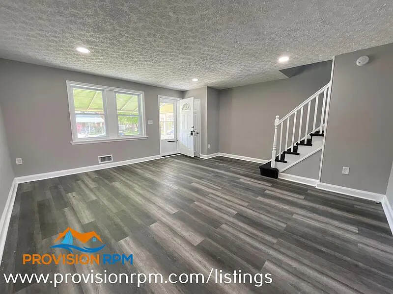 3 bed, 2.0 bath, 1152 sqft, $1,900 — Photo 3