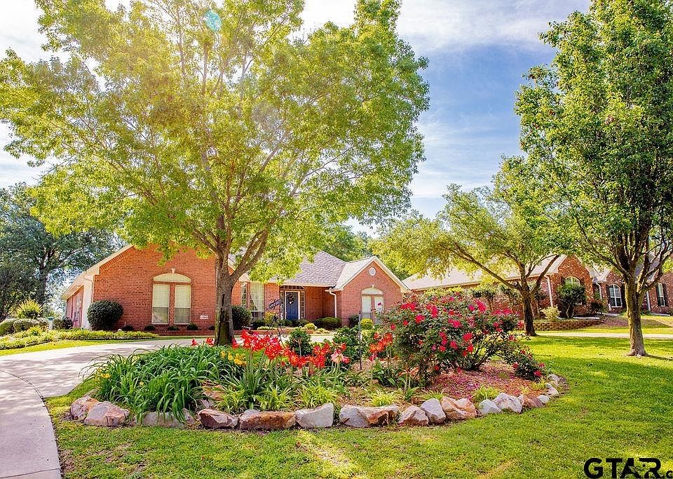 1st image of 131 Saint Andrews Cir