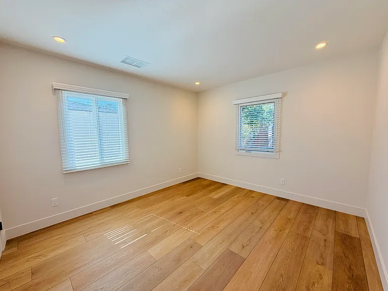 2960 Ventura Dr — Photo 12