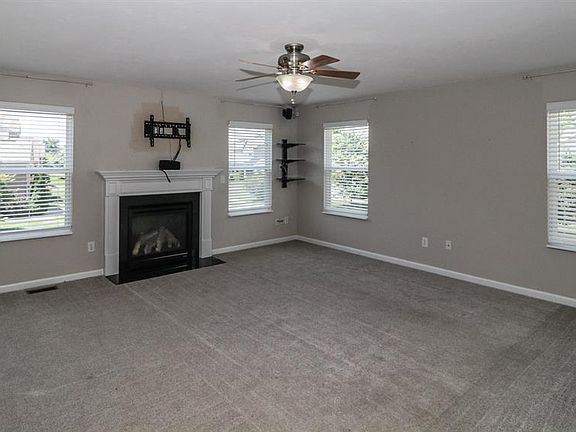 3rd image of 2723 Pebble Creek Way