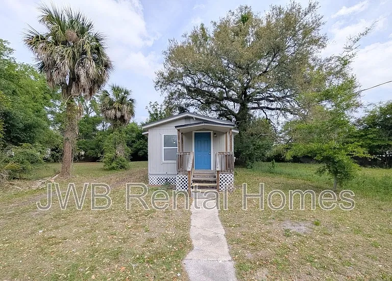 835 E Union St — Photo 2