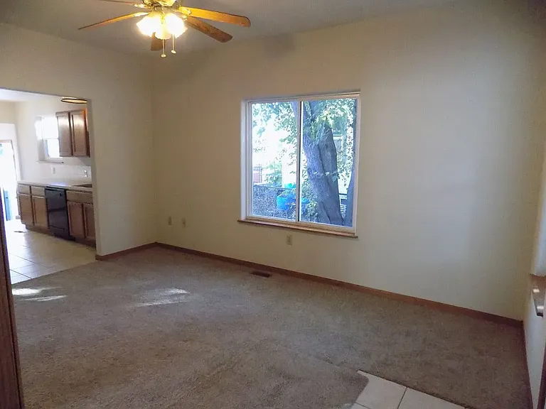 216 N Fern Ave — Photo 4
