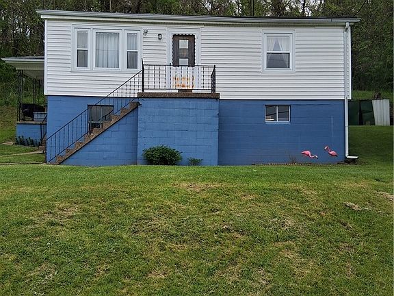3rd image of 68490 Elm St
