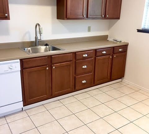 3rd image of 5916 159th Ave E APT D