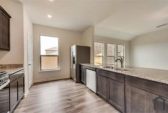 833 Serena Dr — Photo 16