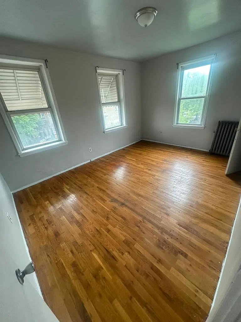 8 bed, $3,250 — Photo 4
