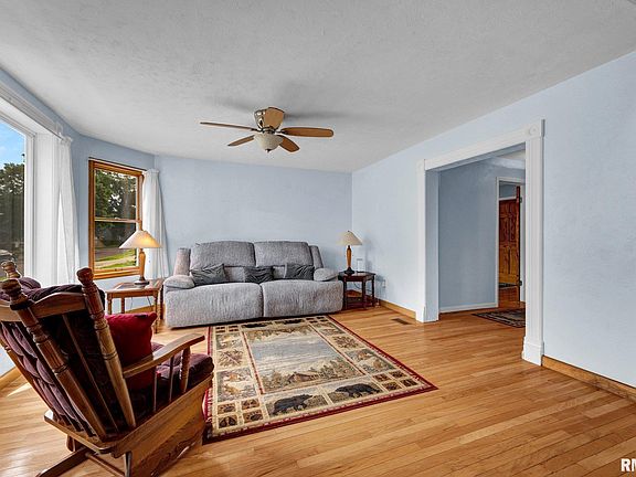2nd image of 1212 Royal Ave