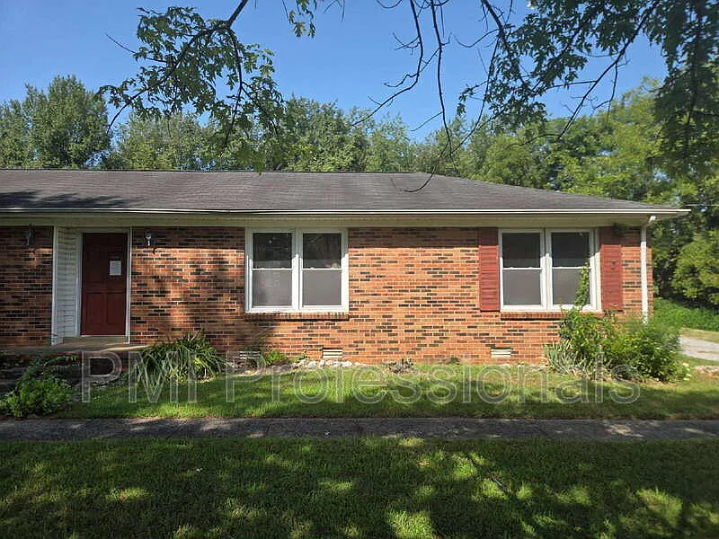 1206 Lakeshore Dr