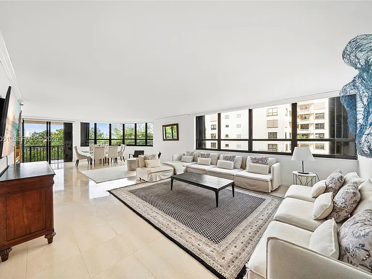 10175 Collins Ave #307 — Photo 5