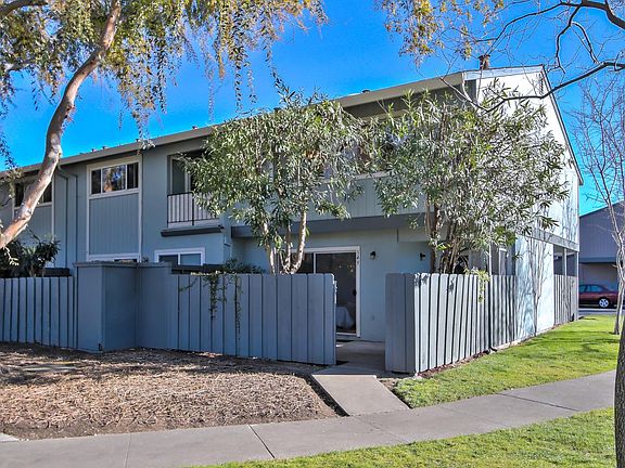 2nd image of 549 Winterberry Way