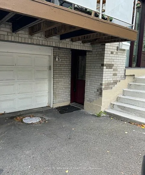 20 Castlebury Cres N #BASEMENT — Photo 1