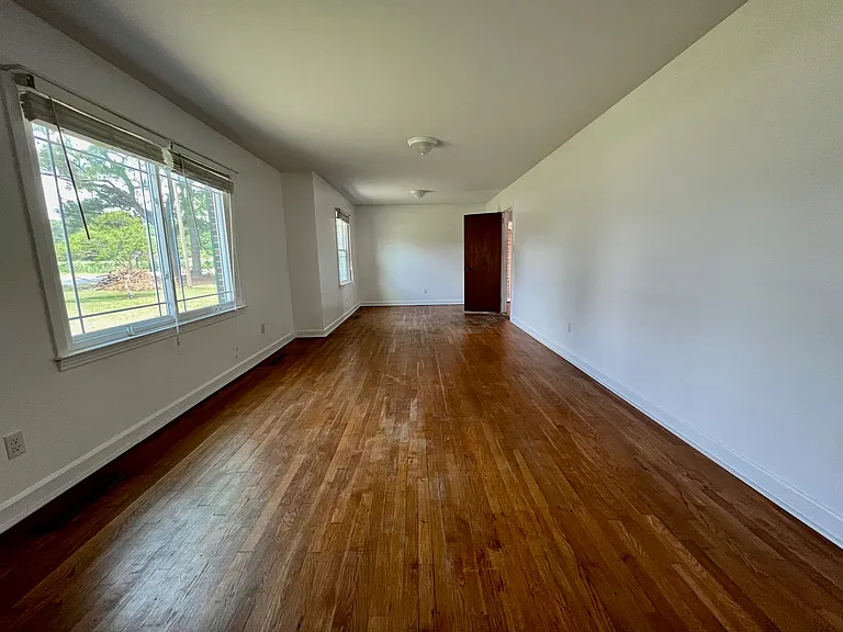 513 E Main St — Photo 9