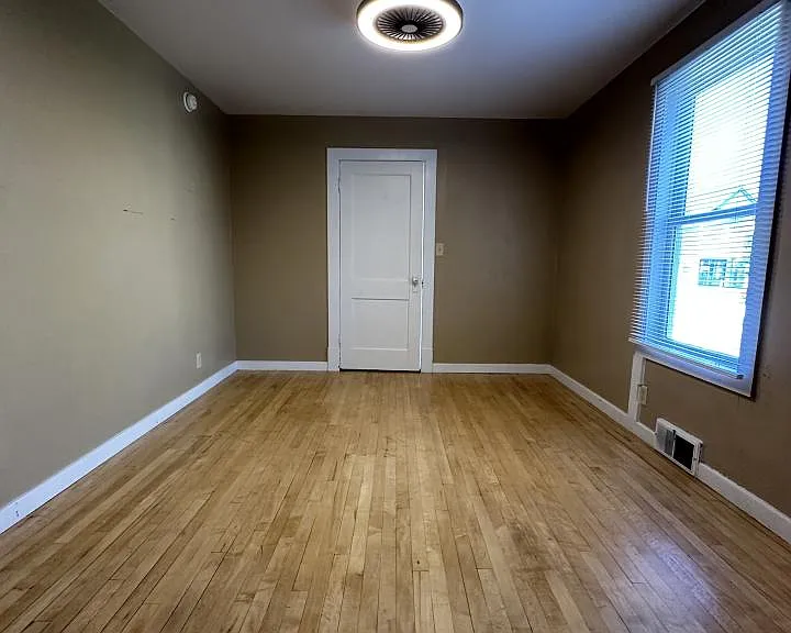 214 Broadway Ave S — Photo 9