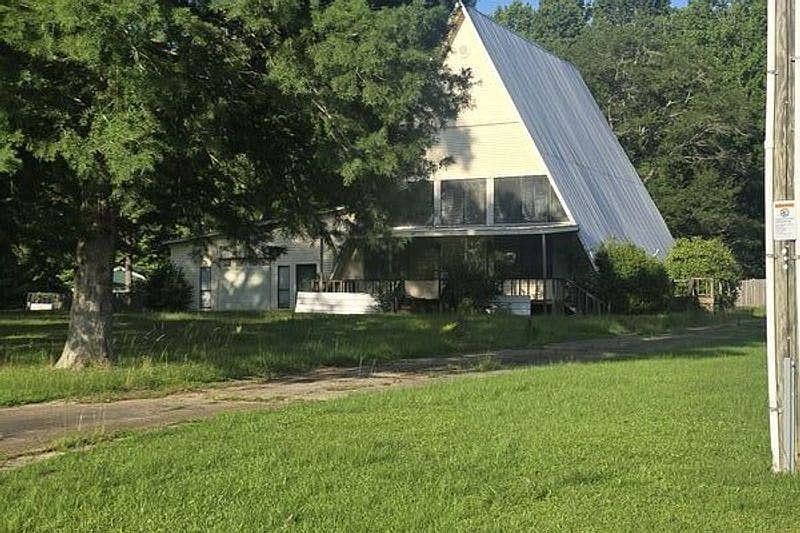 1st image of 10200 Hillview Dr