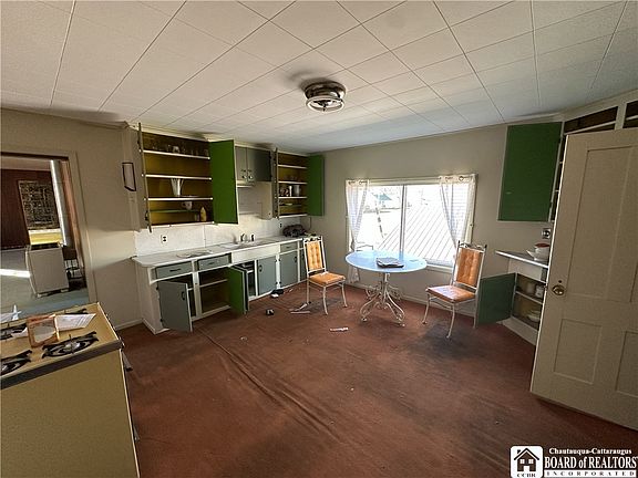 4th image of 5456 E Lake Rd