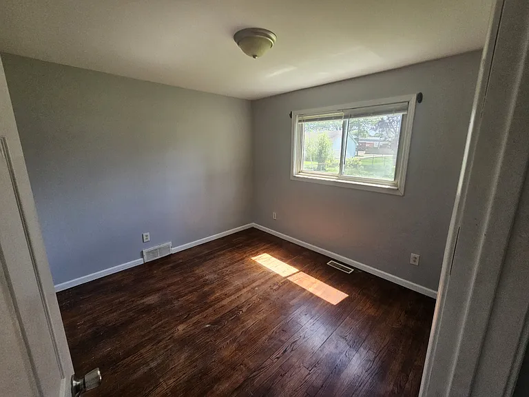 1534 E George Ave — Photo 7