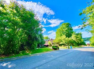 410 44th Avenue Dr NW, Hickory, NC 28601