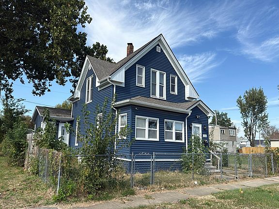 3rd image of 1326 5th St NW