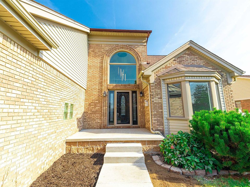 15135 Churchill St, photo 2