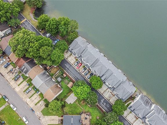 3rd image of 536 Peregrine St