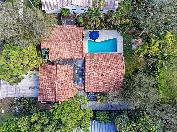 2nd image of 1440 SW 20th Street