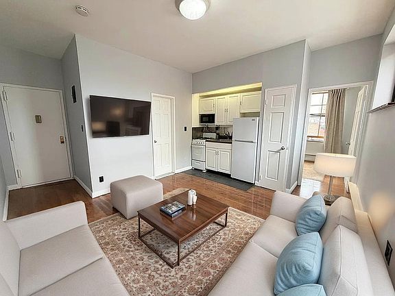 2nd image of 301 W 13th St APT 4d