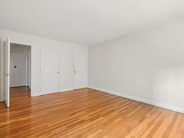 Gardner Street Apartments — Photo 35