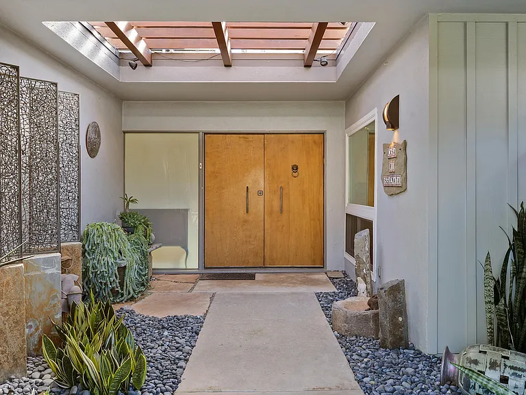 1251 Bel Air Dr — Photo 4
