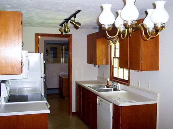 2nd image of 388 Tanglewood Dr