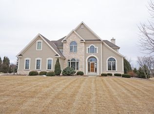 N33W33257 Maplewood Rd, Nashotah, WI 53058