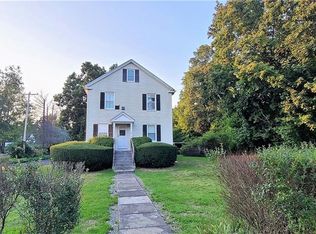 4 Hillside St, Smithfield, RI 02917