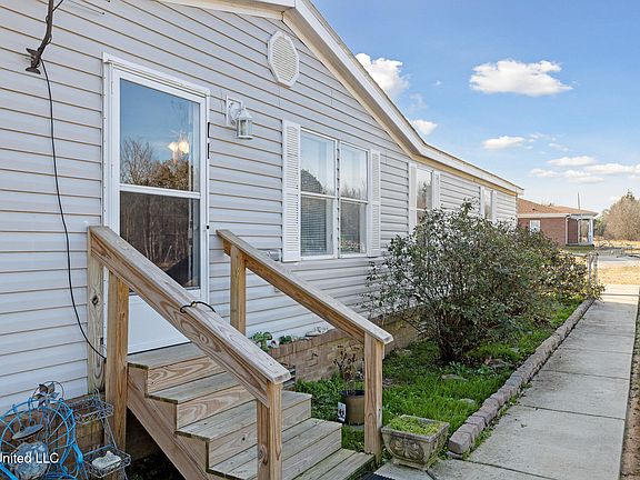 5th image of 11 Lloyd Ln