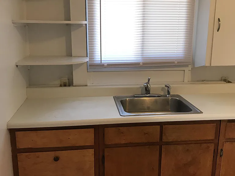 1424 W 10th Aly — Photo 6