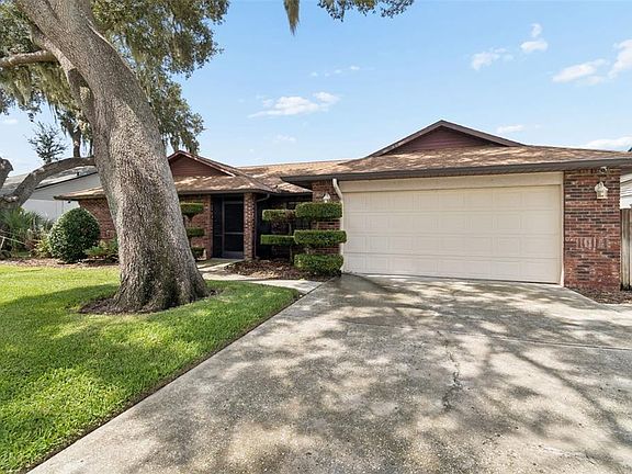 2nd image of 653 TIMBER POND DRIVE