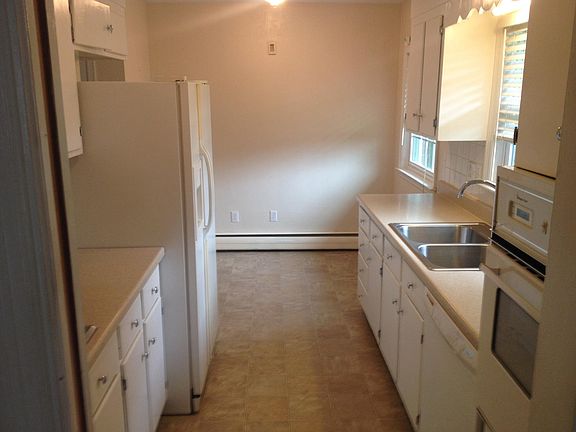 3rd image of 839 Apperson Dr
