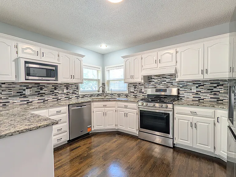 16364 S Brentwood St — Photo 4