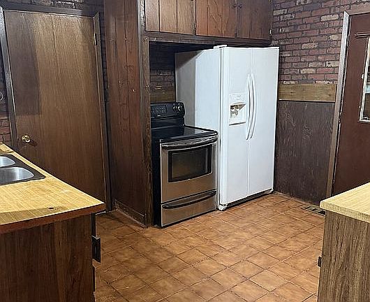 3rd image of 3310 W Point Ave