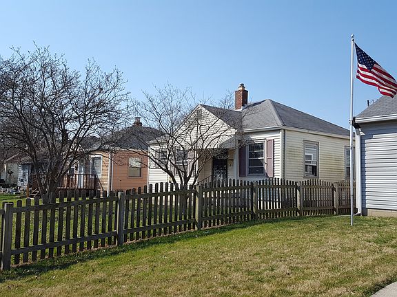 3rd image of 1950 N Linwood Ave