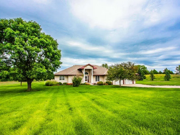 1589 W Fairway Ave, North Platte, NE 69101